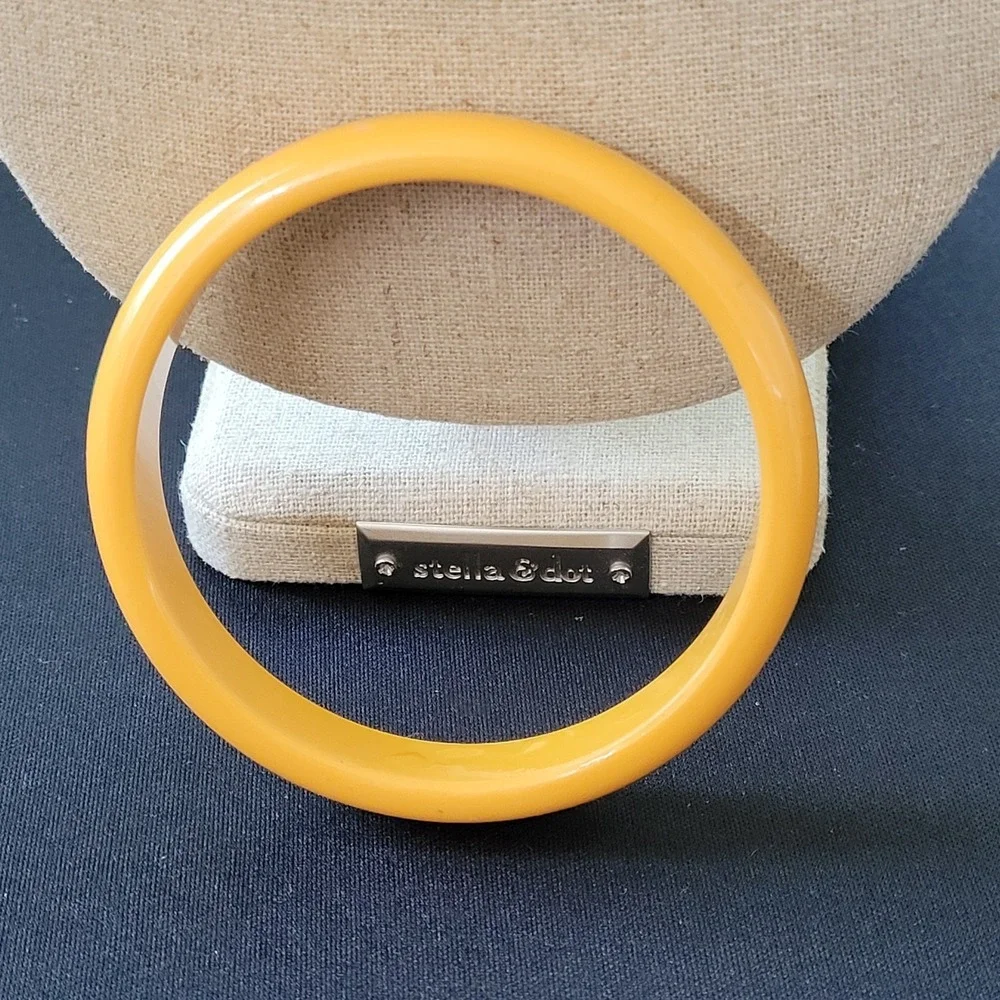 Vintage 1930s Butterscotch Bakelite Floral Bangle Bracelet Tested